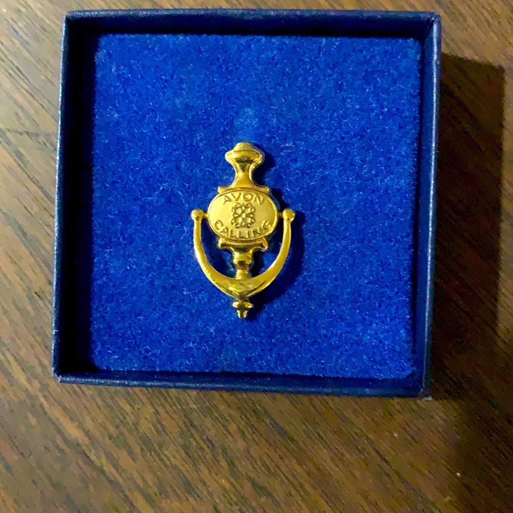 AVON SERVICE PIN VINTAGE
